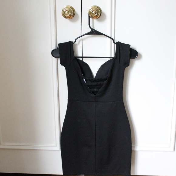 Kimchi Blue Julia Off-The-Shoulder Notch Dress - Picture 4 of 5